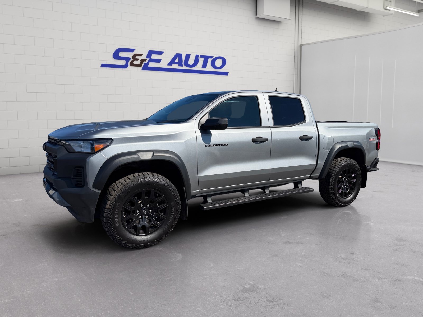 Used 2025 Chevrolet Colorado Trail Boss AWD/4WD image 1