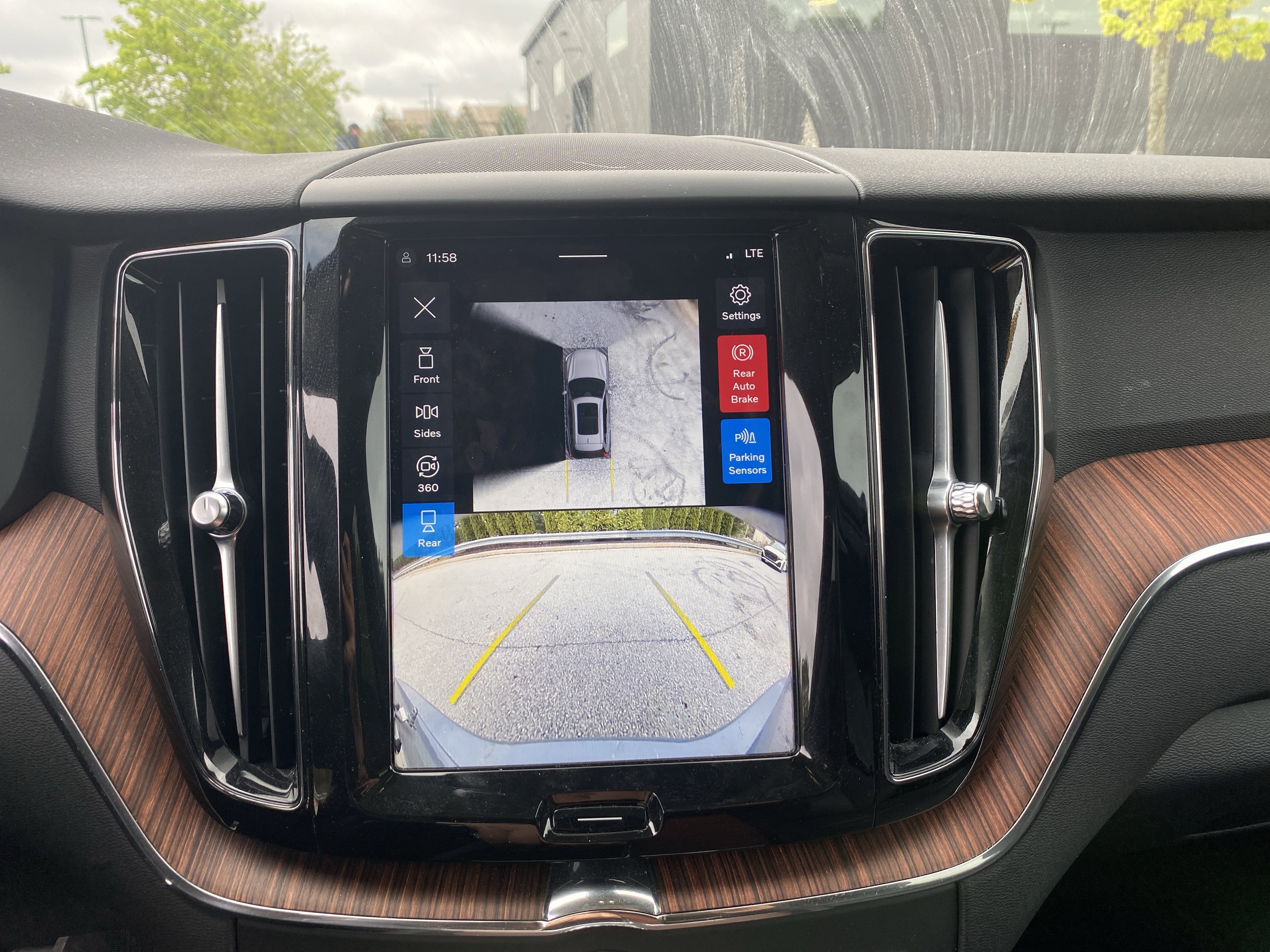 Used 2024 Volvo XC60 B5 Plus image 21