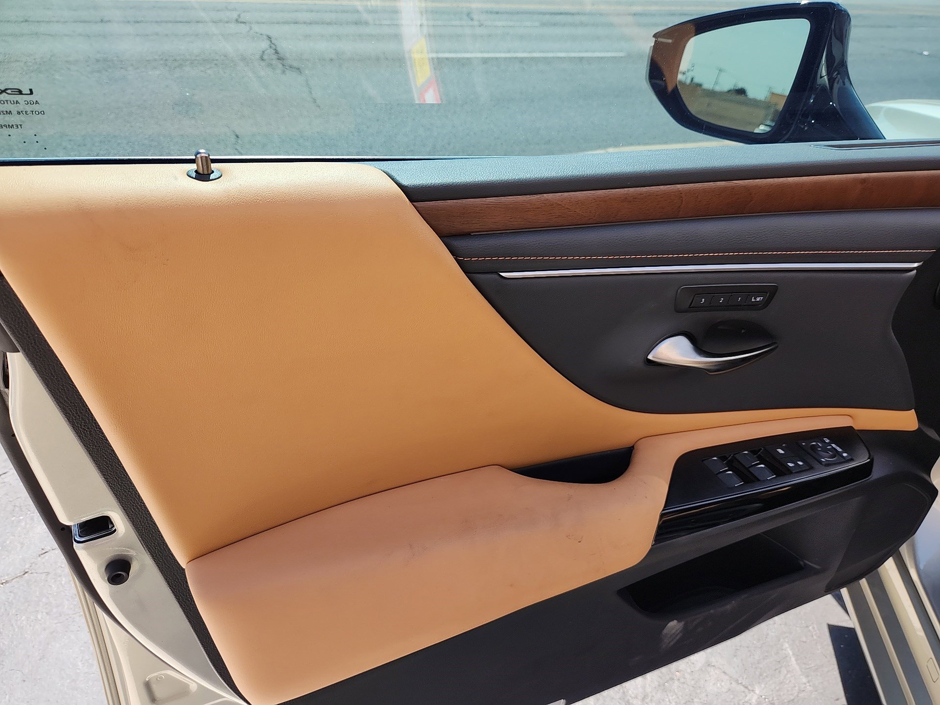 Used 2025 Lexus ES 300h w/ Premium Package image 10