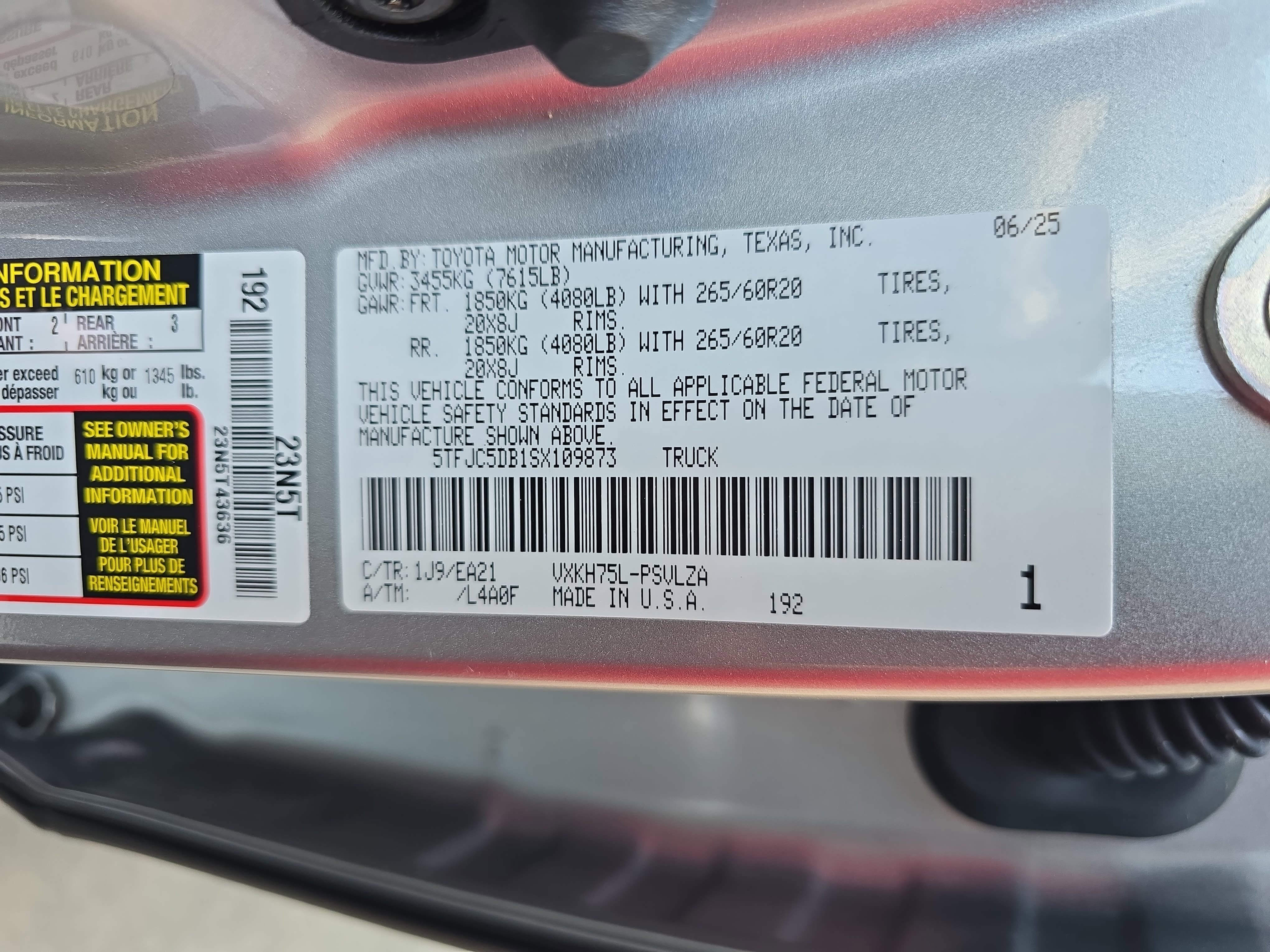 Used 2025 Toyota Tundra Limited AWD/4WD image 36