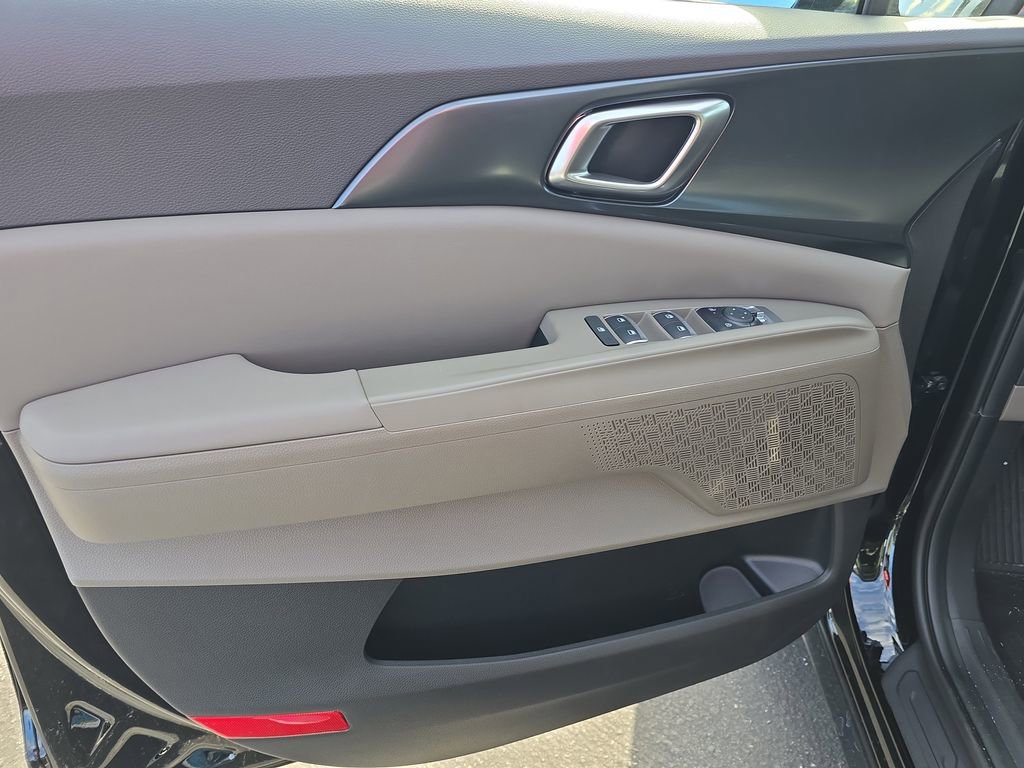 New 2026 Kia Carnival FWD image 17
