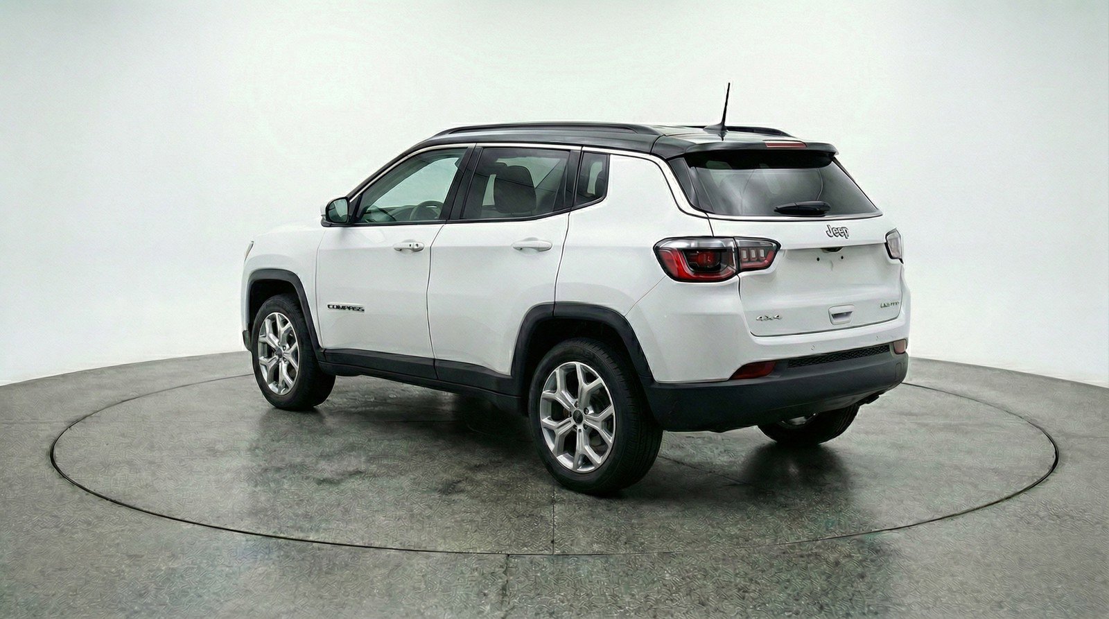 Used 2025 Jeep Compass Latitude image 6