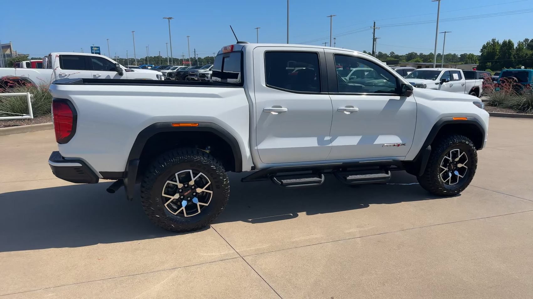 Used 2024 GMC Canyon AT4X AWD/4WD image 9