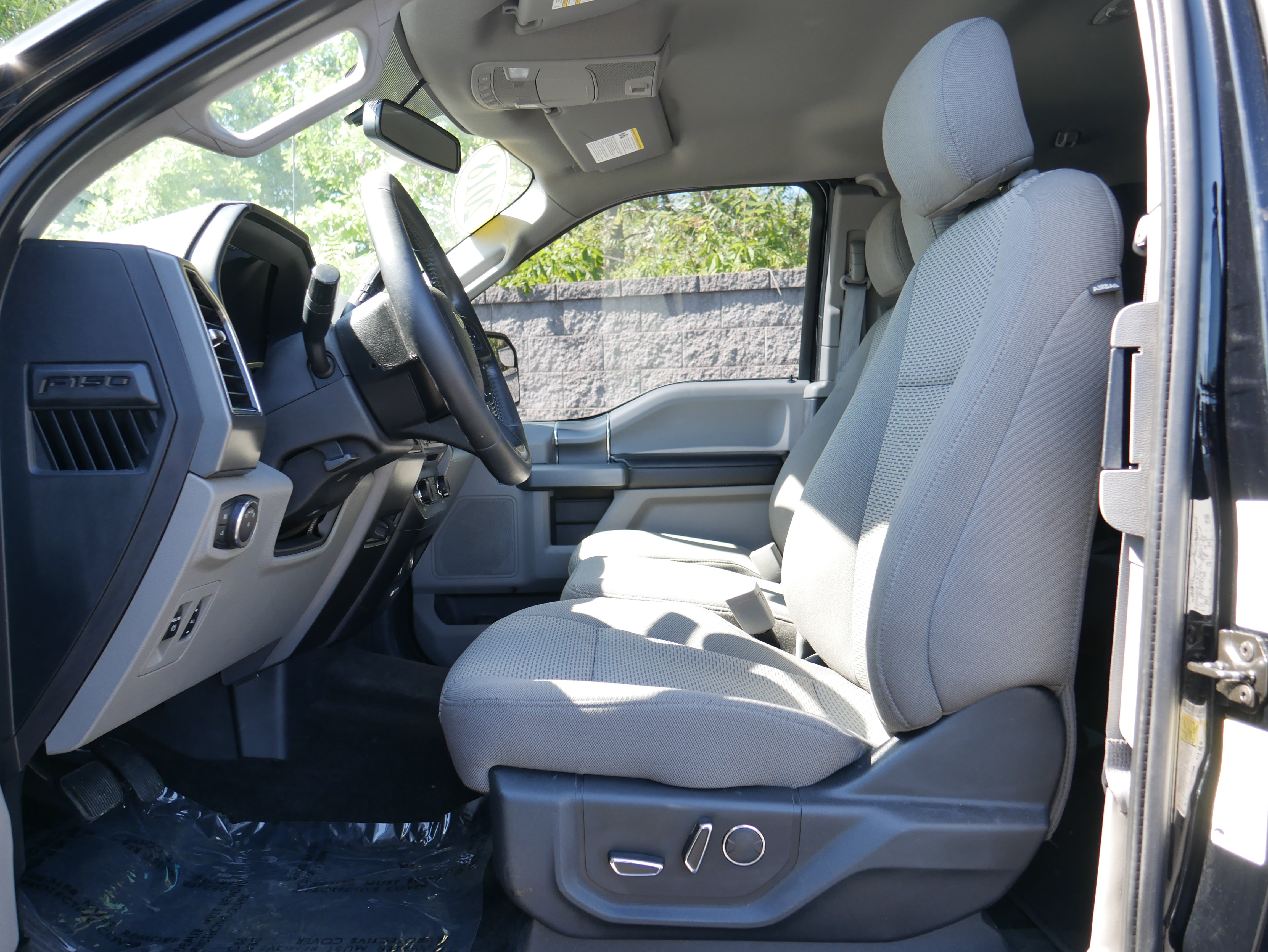 Used 2018 Ford F150 XLT w/ Equipment Group 302A Luxury AWD/4WD image 13