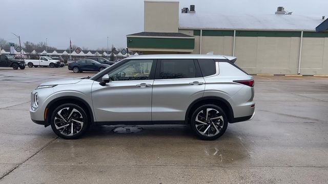 Used 2024 Mitsubishi Outlander SE image 5