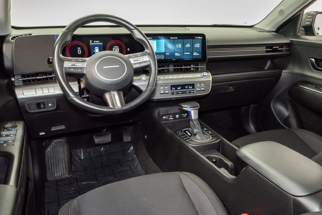 Used 2025 Hyundai Kona SEL FWD image 6