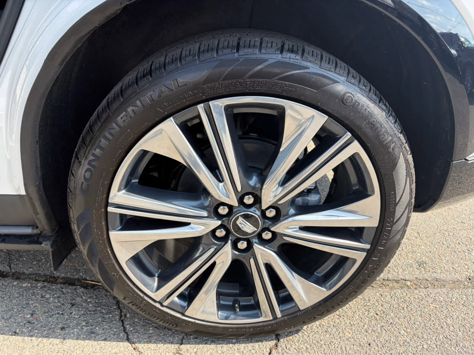 Certified 2025 Cadillac Optiq Luxury 2 AWD/4WD image 27
