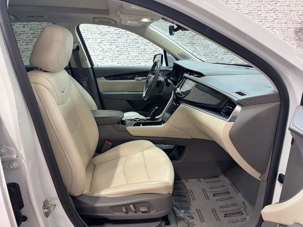 Used 2022 Cadillac XT6 Premium Luxury FWD image 11
