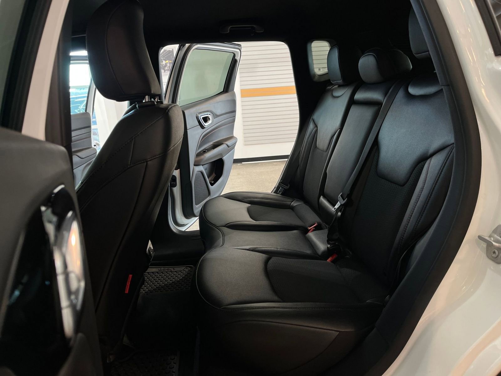 Used 2025 Jeep Compass Trailhawk image 25