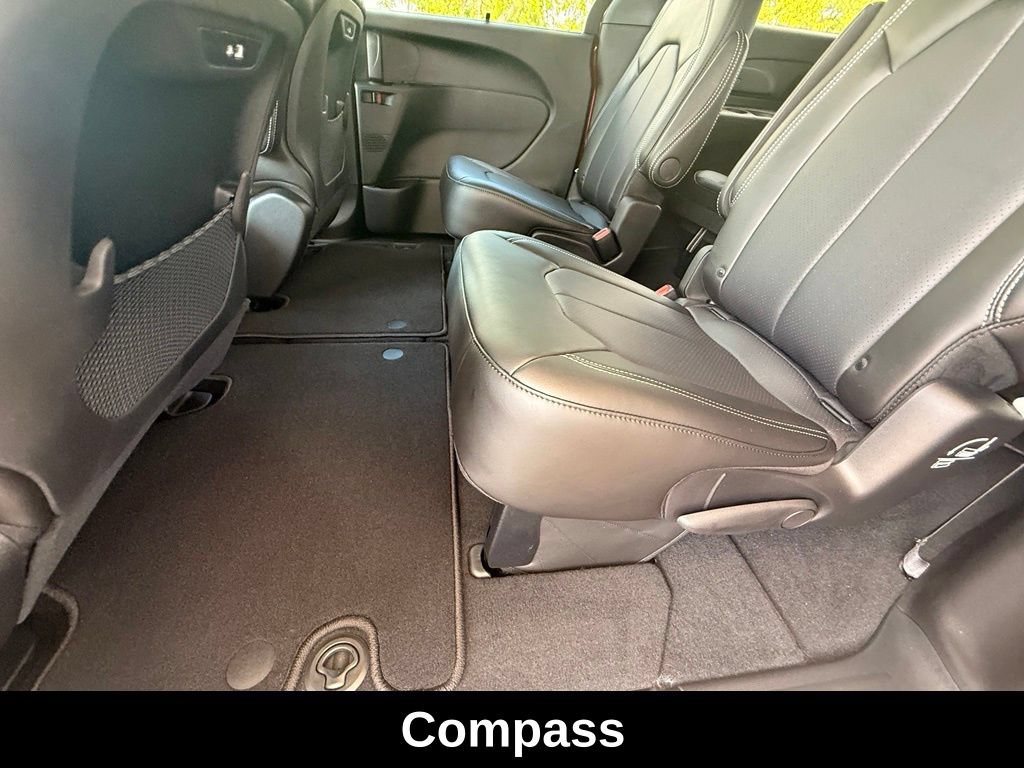 New 2027 Chrysler Pacifica Select w/ Family Tech Group FWD image 27
