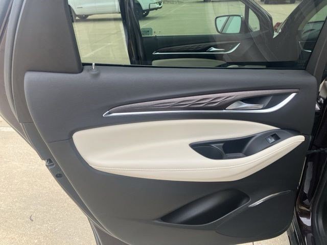 Used 2023 Buick Enclave Avenir w/ Avenir Technology Package image 22