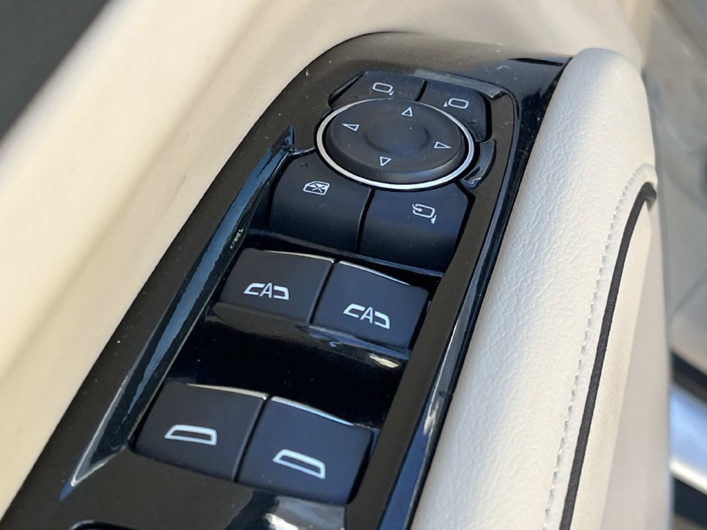 Used 2023 Cadillac Escalade Premium Luxury w/ Performance Package AWD/4WD image 33