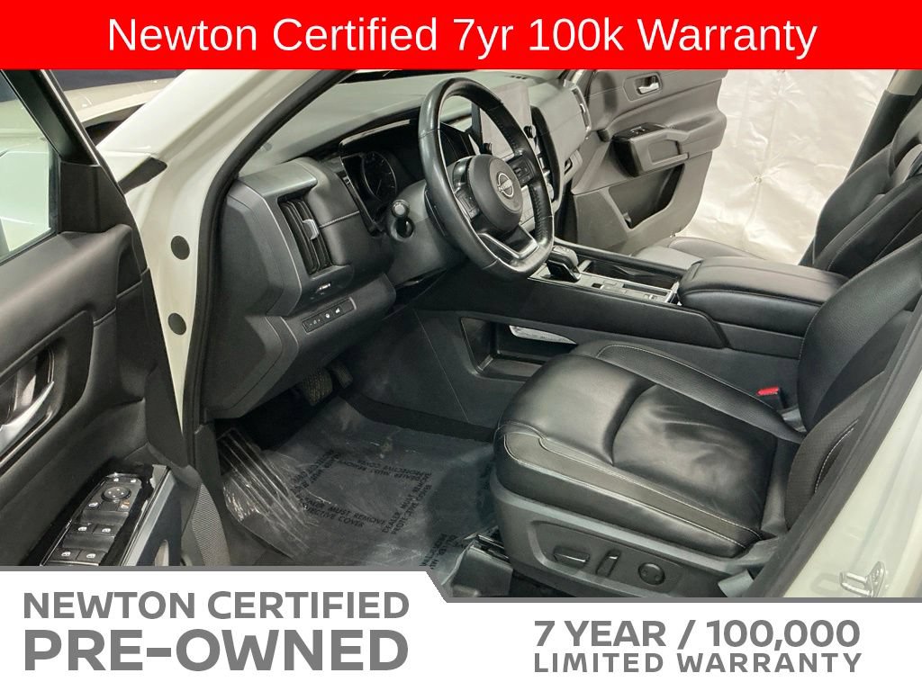 Used 2023 Nissan Pathfinder SL w/ Black Appearance Package FWD image 8