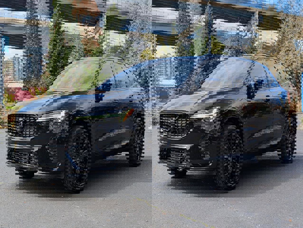 Used 2024 Volvo XC60 T8 Ultimate w/ Protection Package Premier image 3