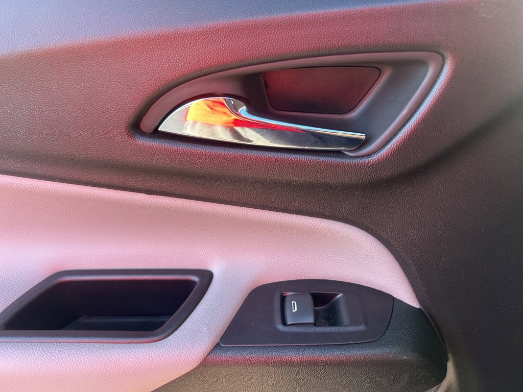 Used 2022 Chevrolet Equinox LS image 39