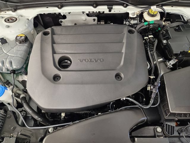 Certified 2026 Volvo XC40 B5 Plus AWD/4WD image 31