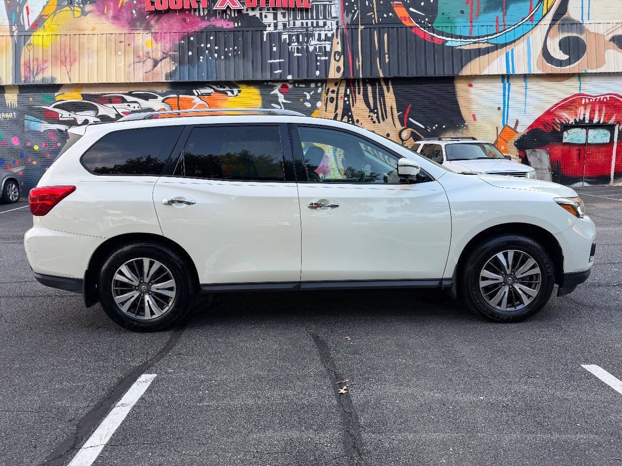 Used 2017 Nissan Pathfinder SL w/ SL Tech Package AWD/4WD image 7