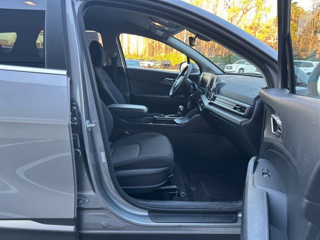 Used 2023 Kia Sportage LX image 16