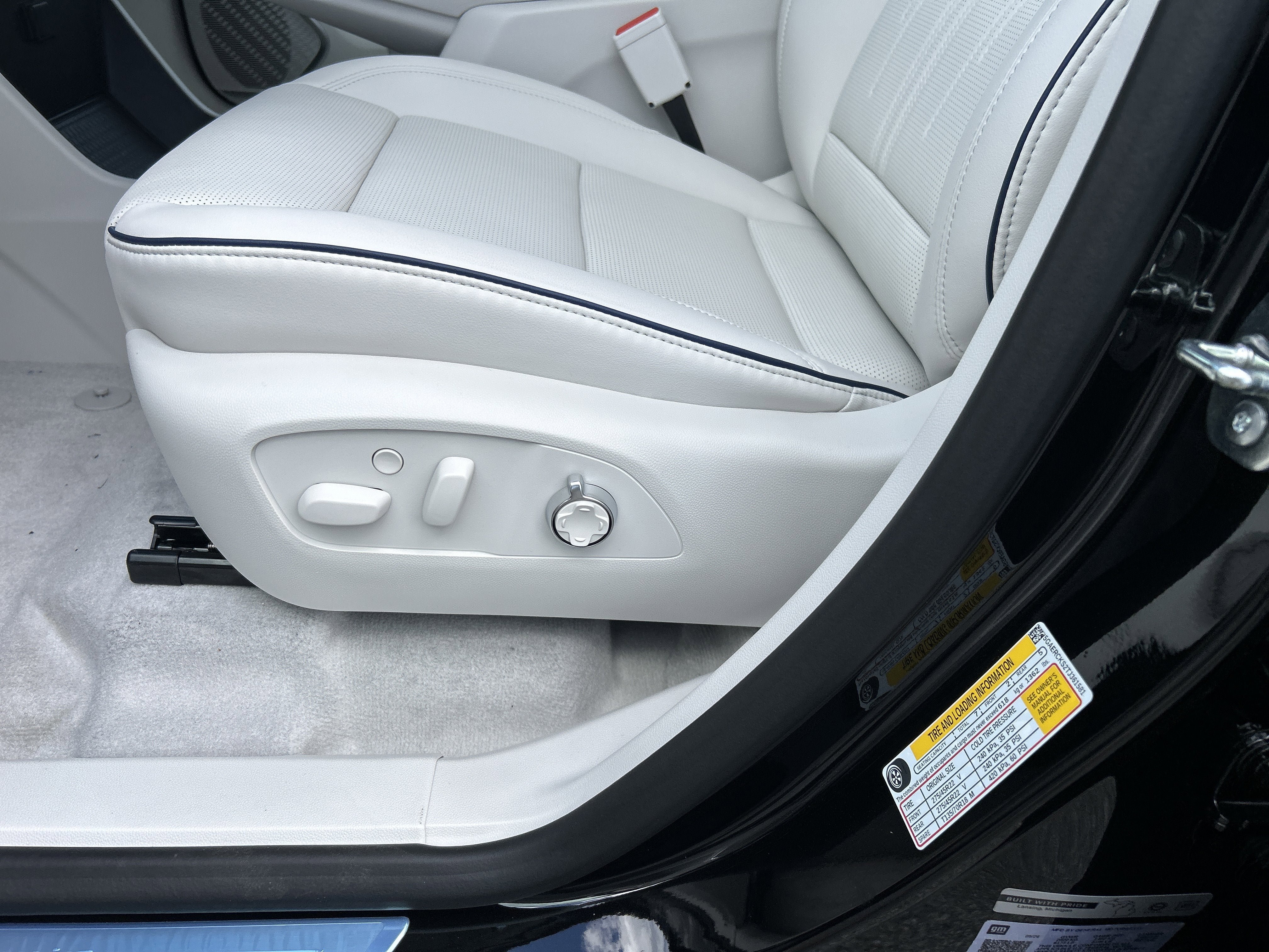 New 2026 Buick Enclave Avenir w/ Super Cruise Package FWD image 20