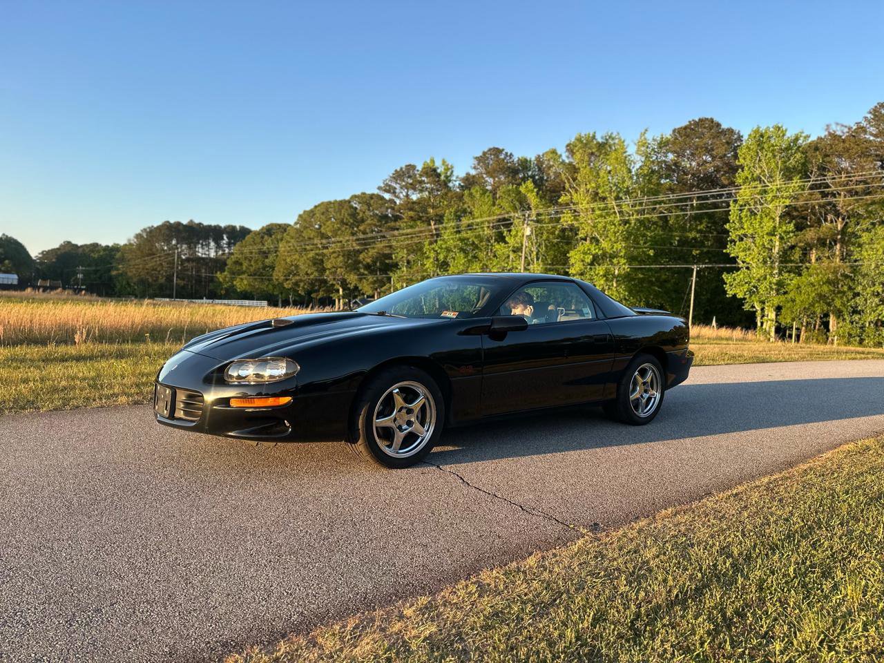 Used 2000 Chevrolet Camaro Z28 w/ SS Performance/Appearance Pkg RWD image 4