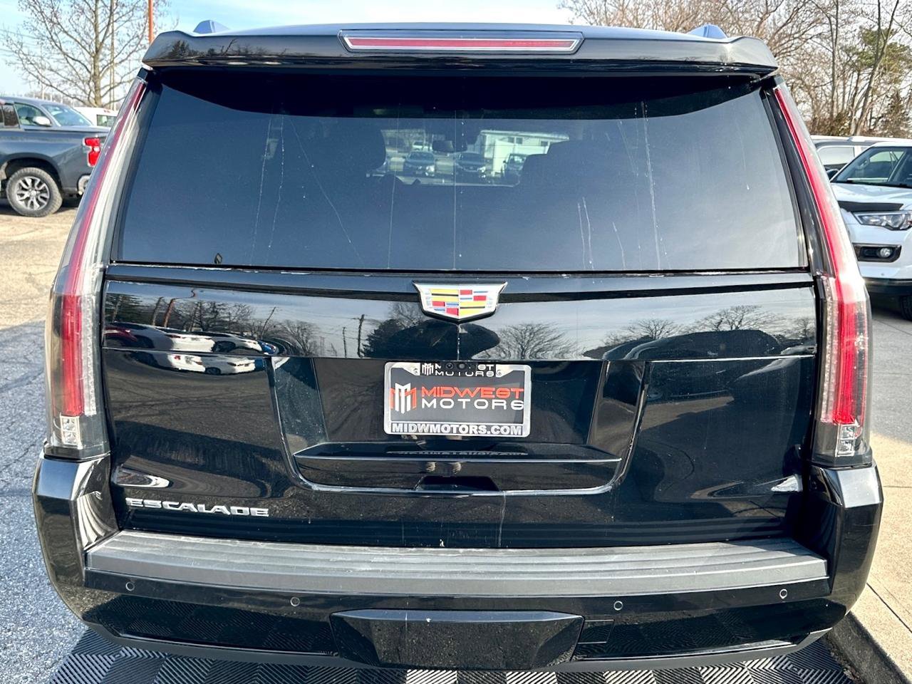 Used 2019 Cadillac Escalade Luxury w/ Escalade Sport Edition AWD/4WD image 5