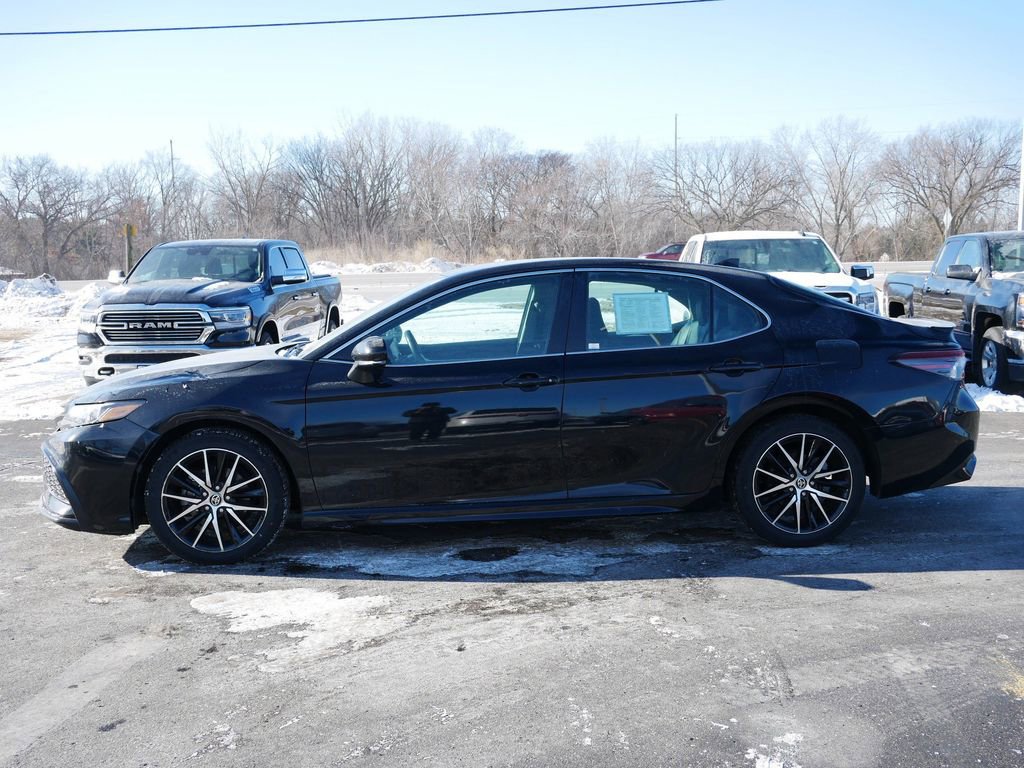 Used 2024 Toyota Camry SE image 4