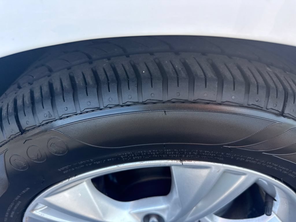 Used 2014 Ford Focus SE FWD image 21