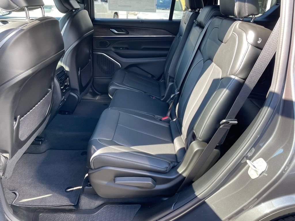 New 2025 Jeep Grand Cherokee L Overland w/ Advanced Protech Group III AWD/4WD image 14