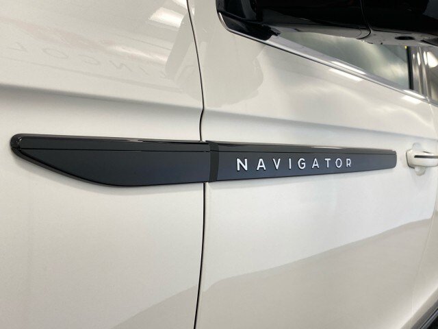 New 2027 Lincoln Navigator L Black Label AWD/4WD image 18