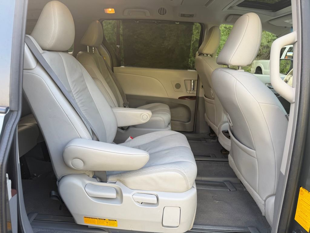 Used 2011 Toyota Sienna XLE w/ Premium Pkg AWD/4WD image 34