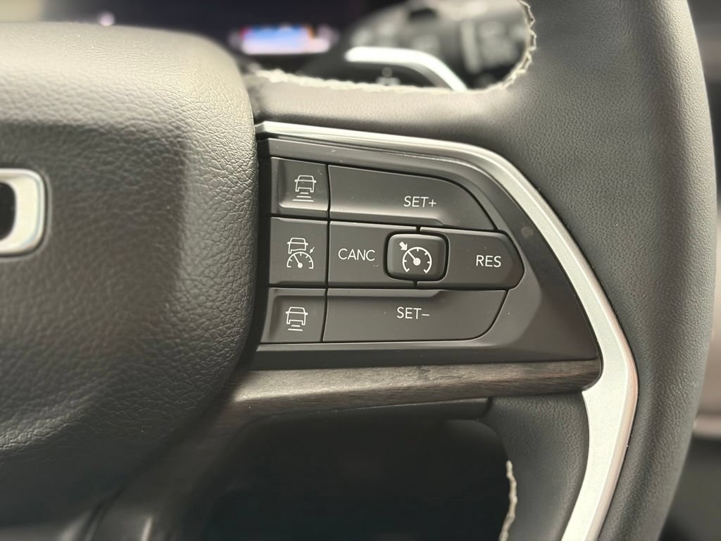 Used 2023 Jeep Grand Cherokee L Limited AWD/4WD image 29