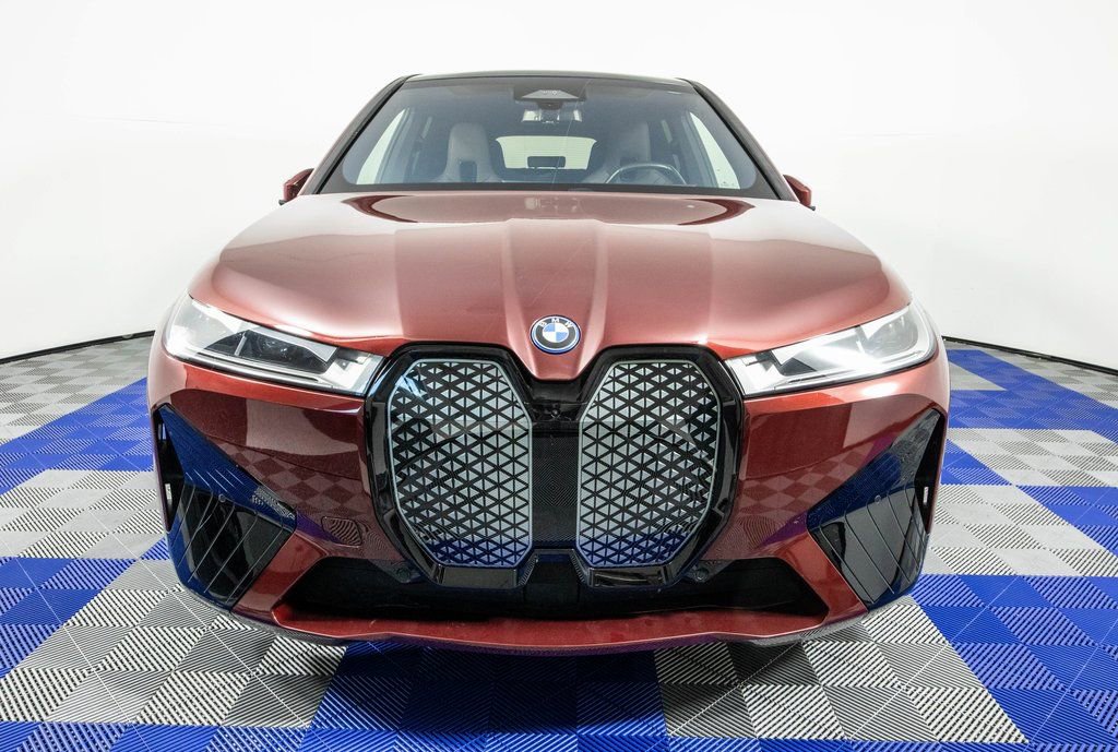 Used 2022 BMW iX xDrive50 w/ Sport Package image 2