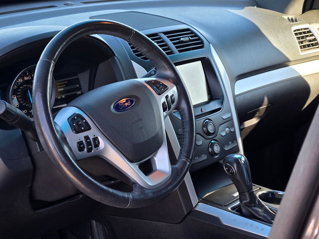 Used 2015 Ford Explorer XLT w/ Equipment Group 202A image 34