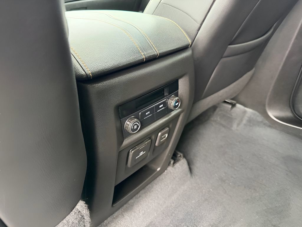 Used 2021 Chevrolet Traverse LT w/ LT Premium Package AWD/4WD image 31