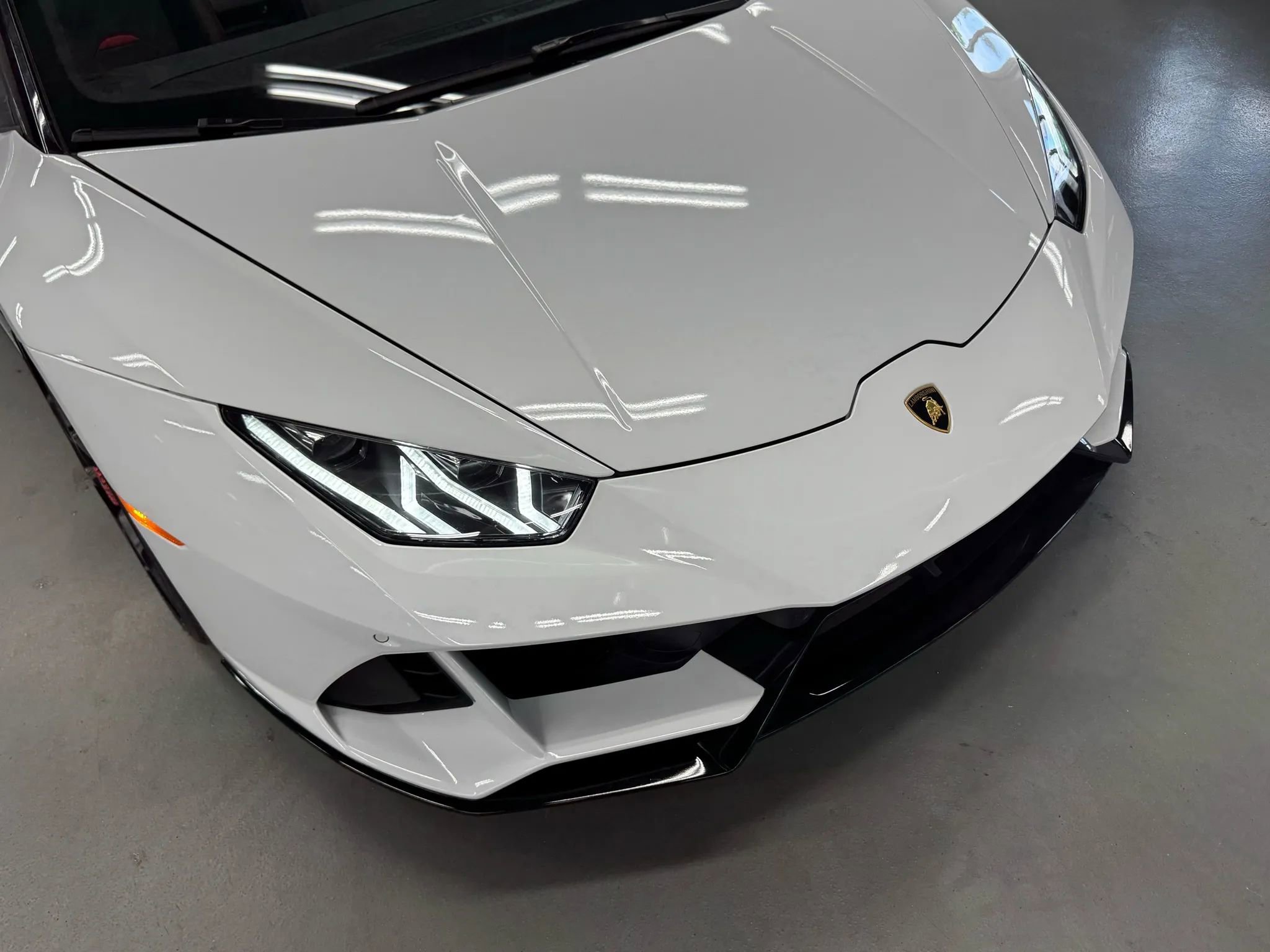 Used 2020 Lamborghini Huracan EVO image 30