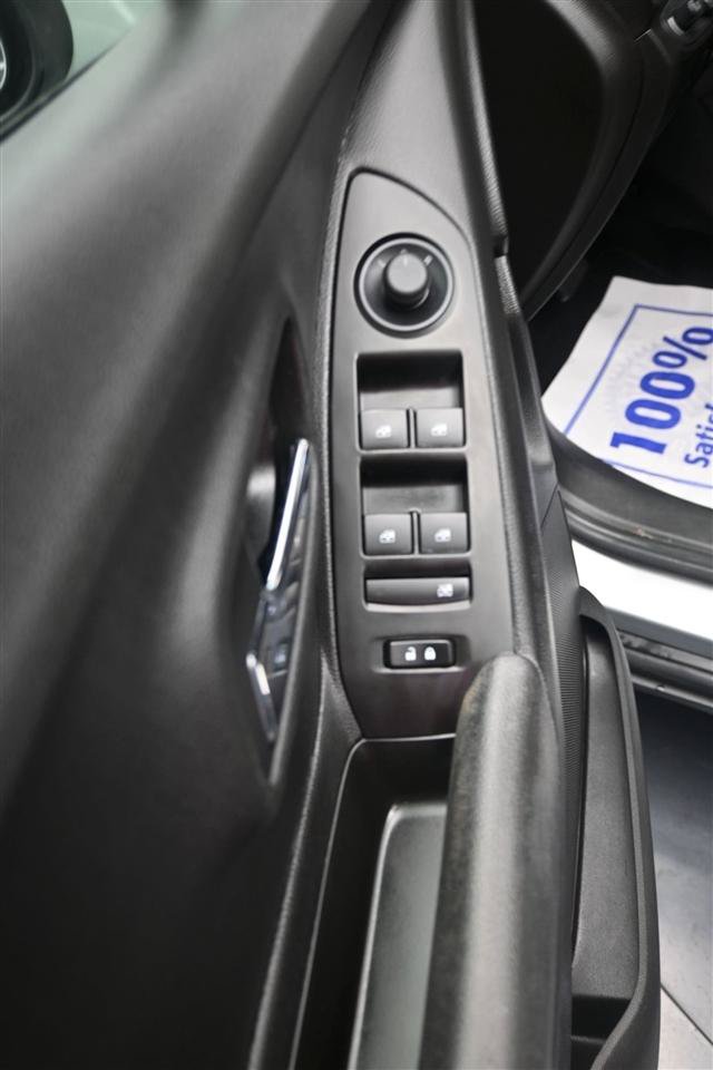 Used 2018 Chevrolet Trax LT w/ LT Convenience Package FWD image 12