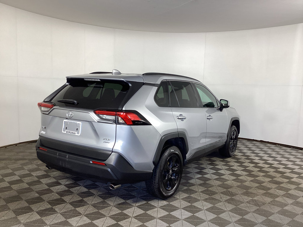 Used 2022 Toyota RAV4 XLE AWD/4WD image 2
