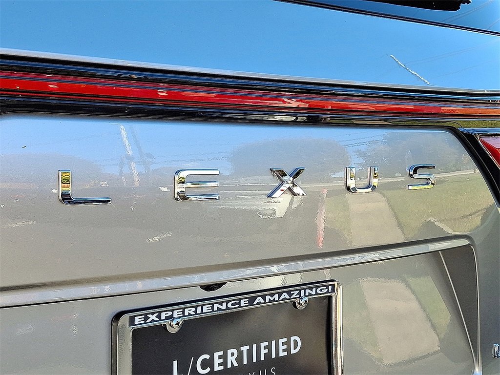 Used 2023 Lexus LX 600 4WD w/ Luxury Package image 29