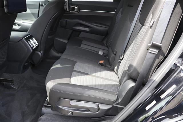 Used 2025 Kia Sorento LX FWD image 22