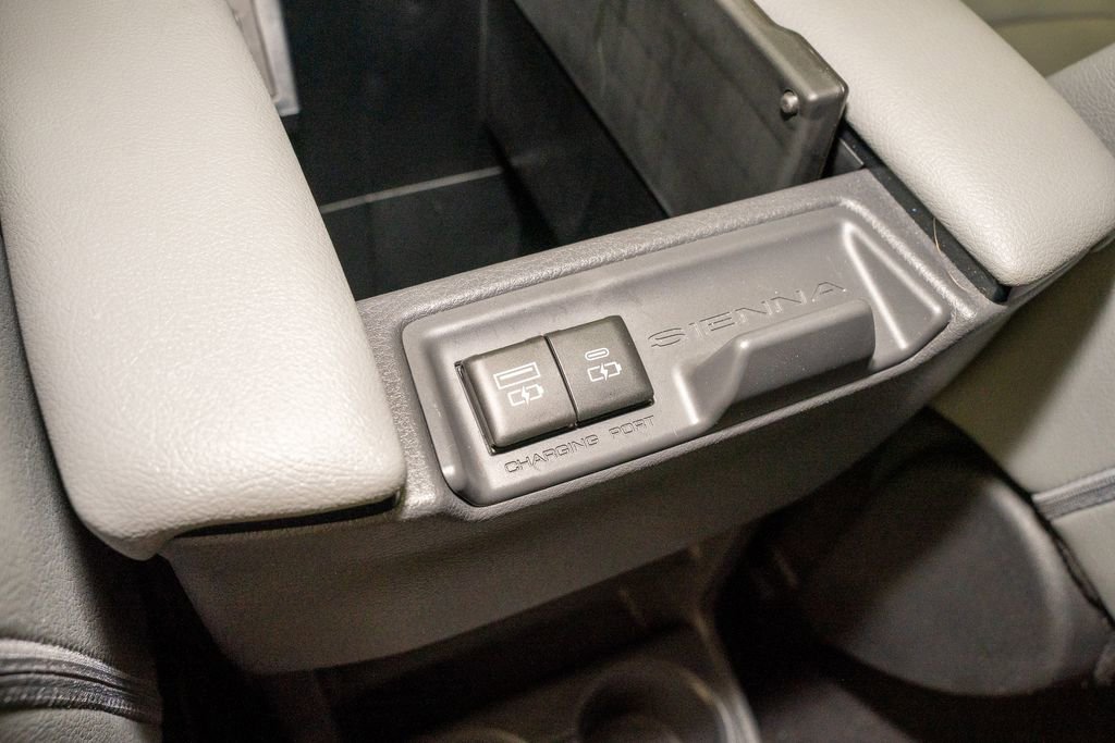 Certified 2023 Toyota Sienna XLE image 8