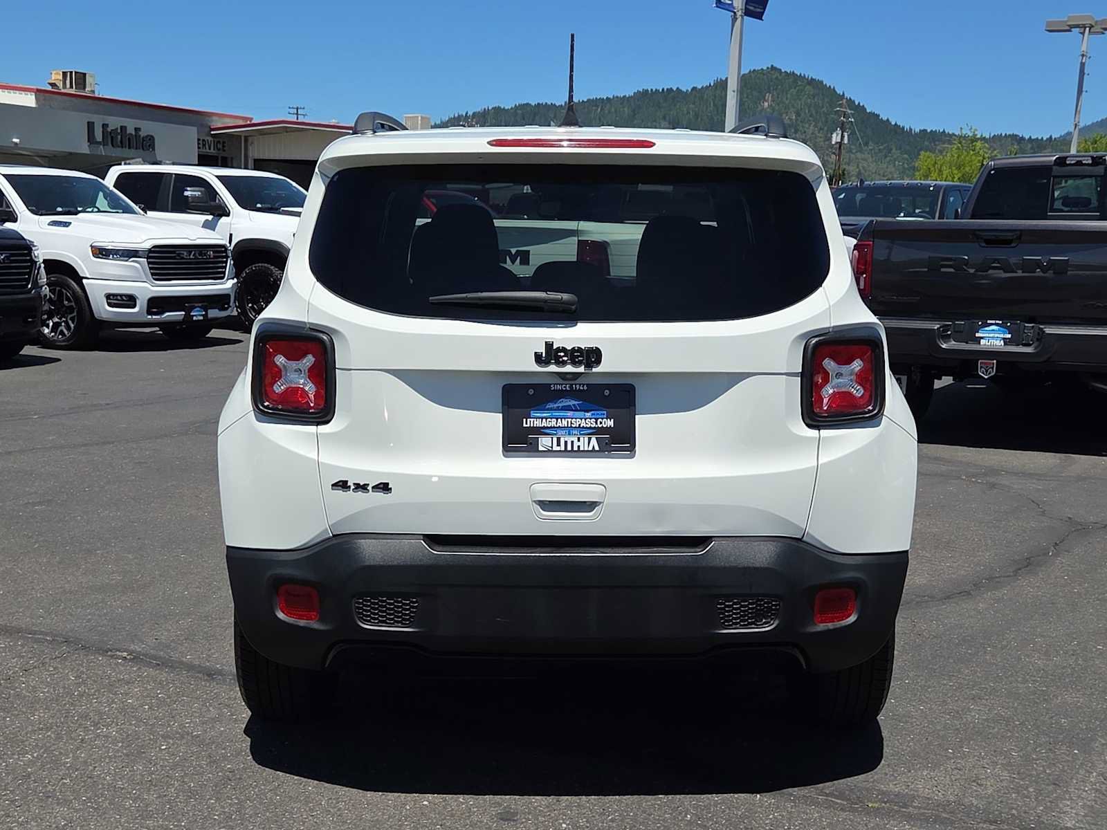 Used 2020 Jeep Renegade Altitude AWD/4WD image 13
