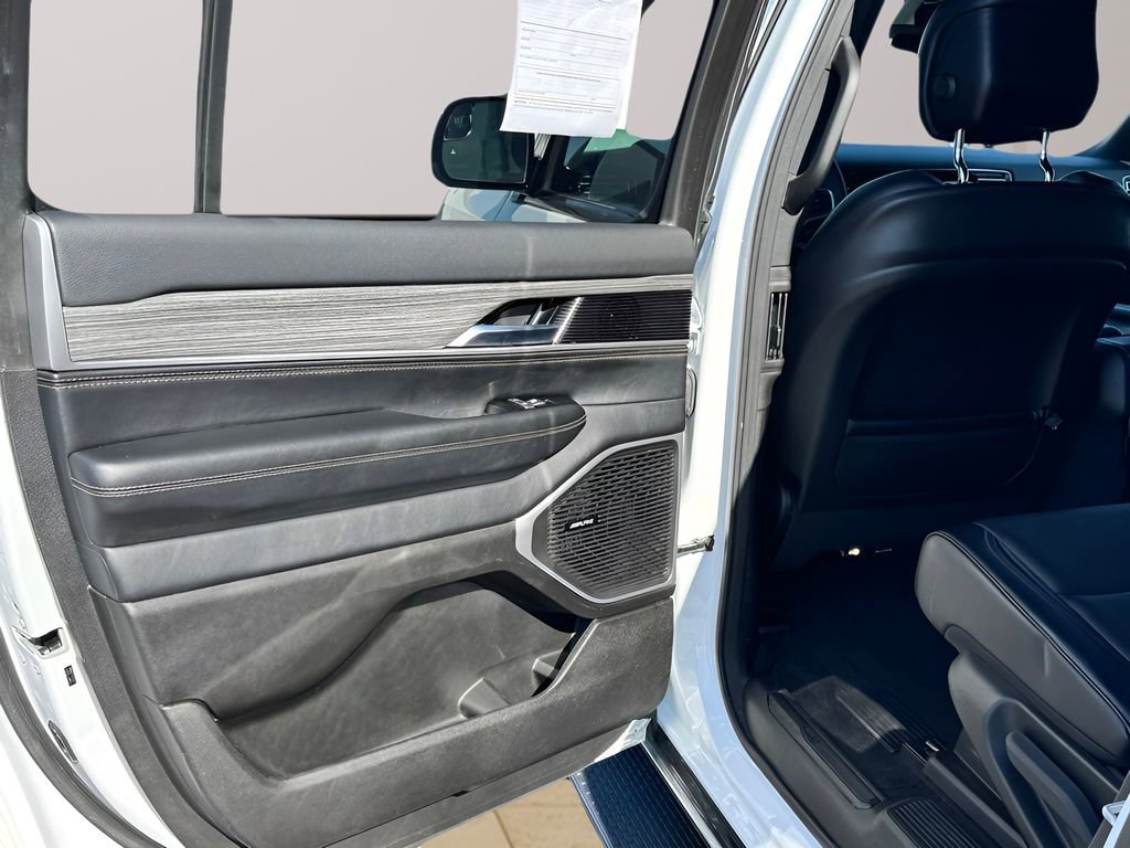 Used 2024 Jeep Wagoneer L Series III w/ Flexible Seating Group AWD/4WD image 20
