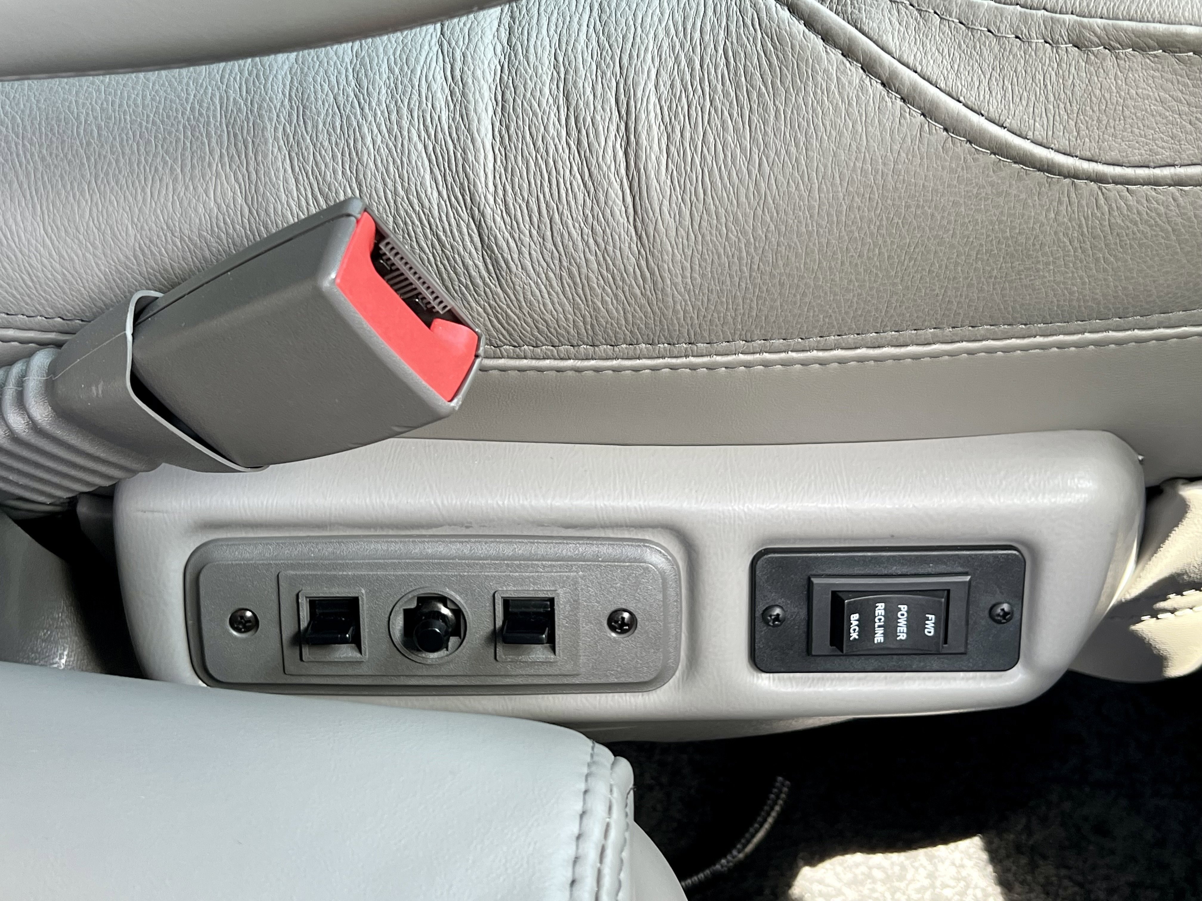 New 2025 GMC Savana 2500 w/ Driver Convenience Package RWD image 11
