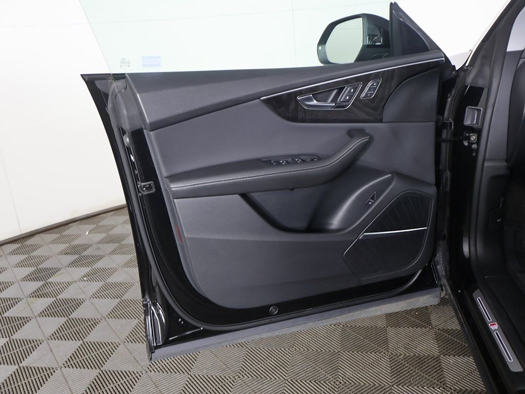 Used 2023 Audi Q8 Prestige w/ Prestige Package image 25