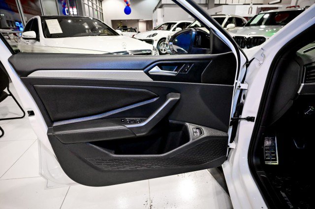 Used 2024 Volkswagen Jetta Sport image 15
