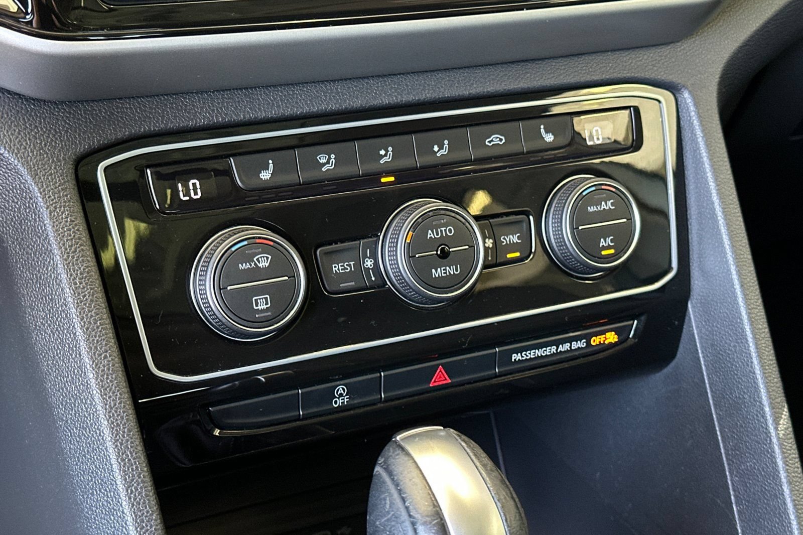 Used 2023 Volkswagen Atlas SE w/ Panoramic Sunroof Package FWD image 21