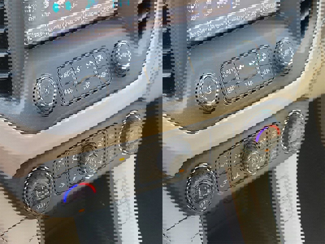 Used 2019 GMC Acadia Denali image 26