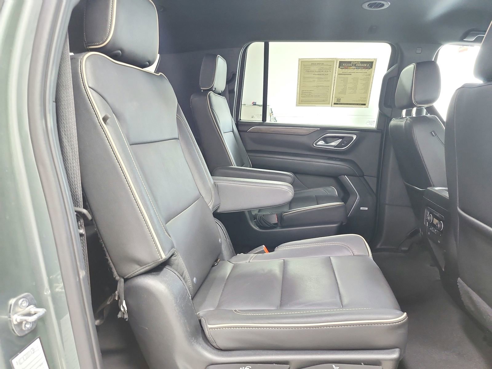 Used 2023 Chevrolet Suburban Premier image 43