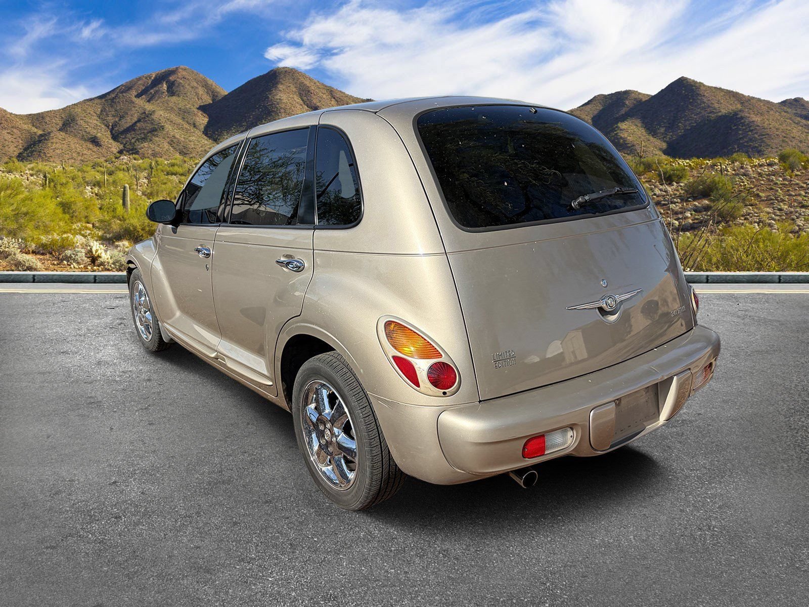Used 2004 Chrysler PT Cruiser Limited FWD image 5