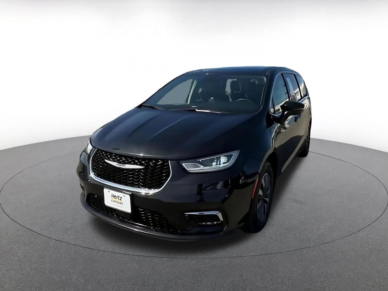 Used 2023 Chrysler Pacifica Touring-L image 7